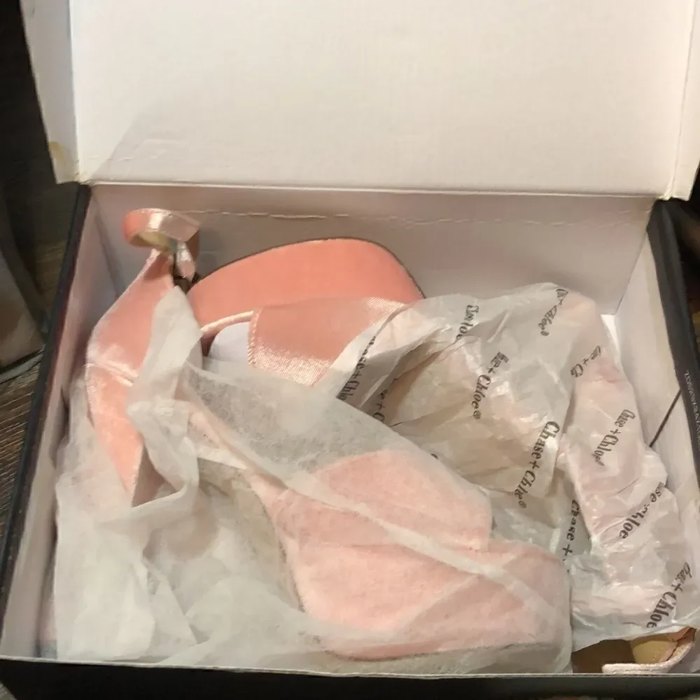 NWT Vintage Chase +Chloe Pink Velvet Cairo strap Heels . Gorgeous!5” block heel